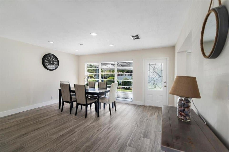 Pompano Beach House: 2501 NE 12th St