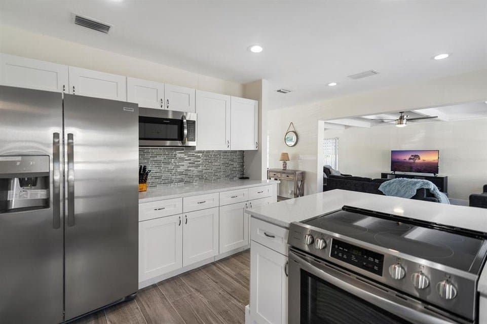 Pompano Beach House: 2501 NE 12th St