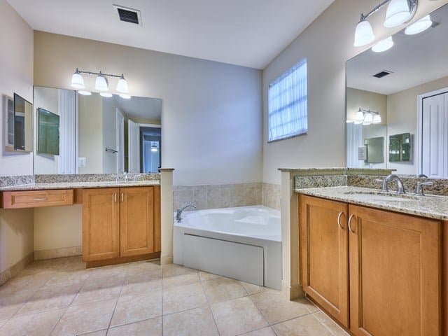 Parkland House: 7593 NW 113th Ave