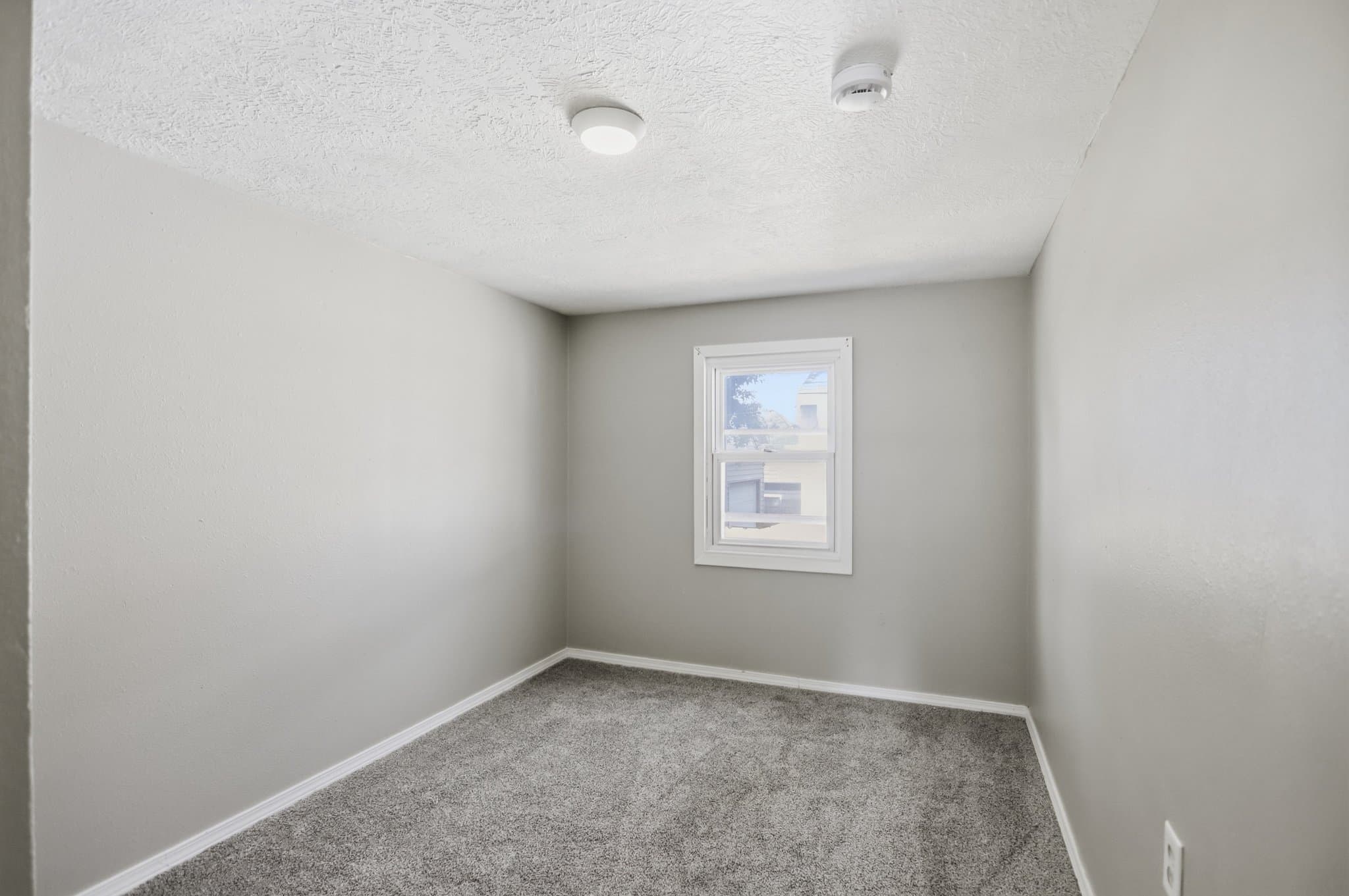 Sioux Falls House: 717 S Hawthorne Ave