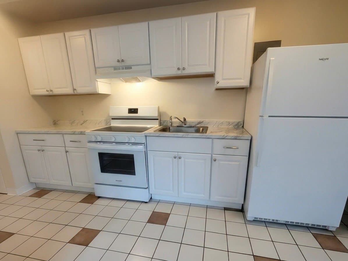 Beverly Apartment: 41 Elliott St
