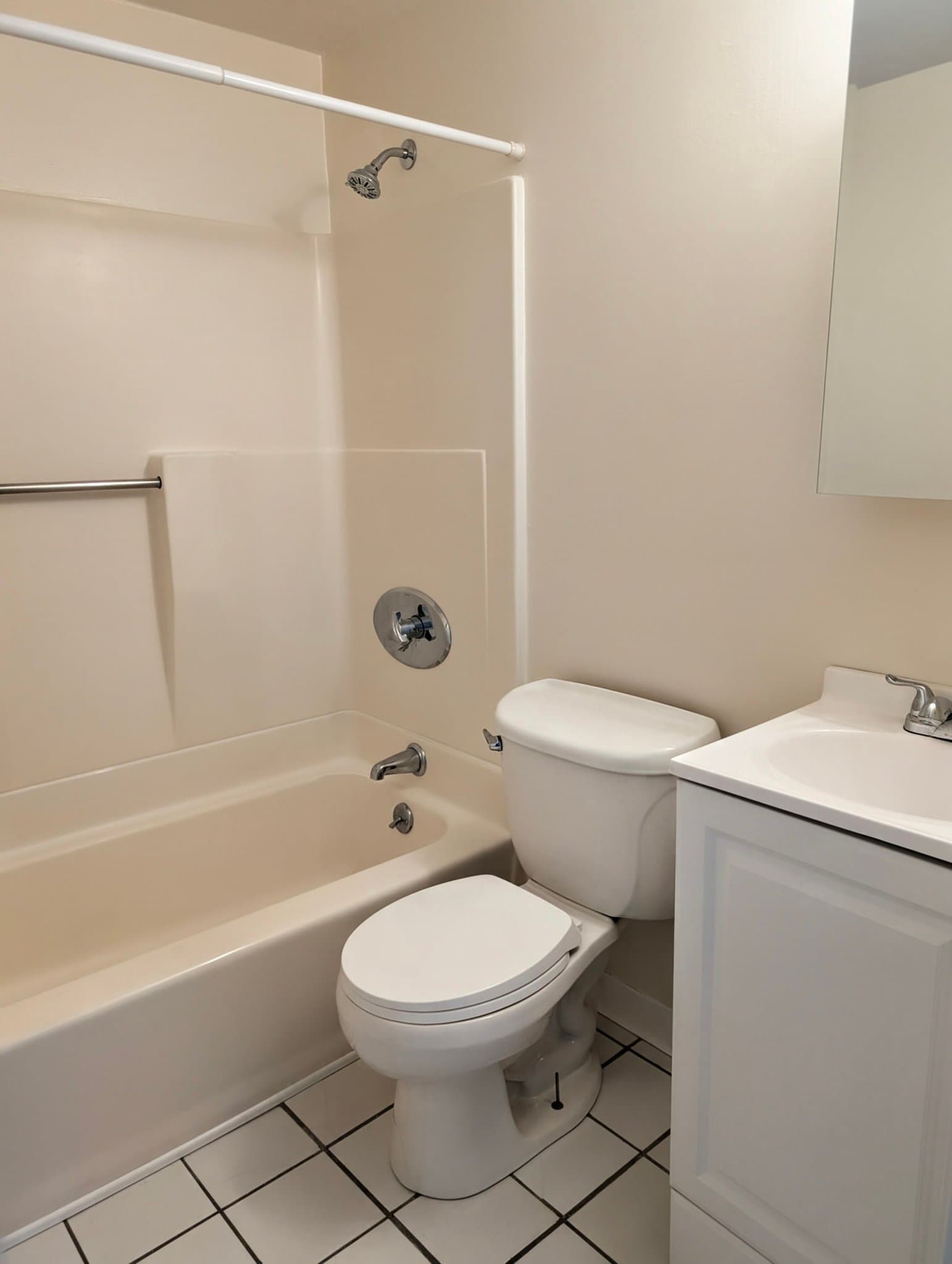 Beverly Apartment: 41 Elliott St