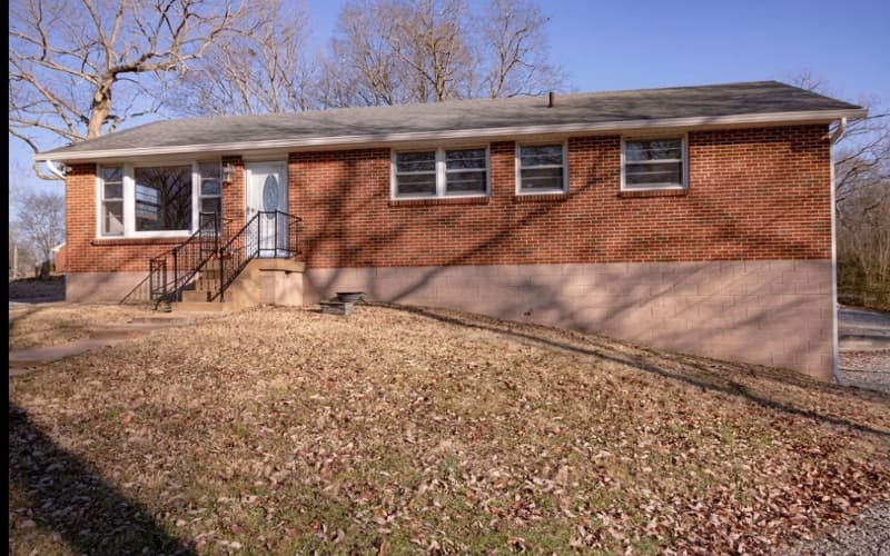 Madison House: 1002 Jasperson Drive