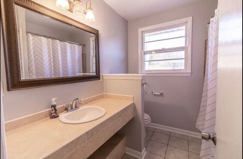 Madison House: 1002 Jasperson Drive