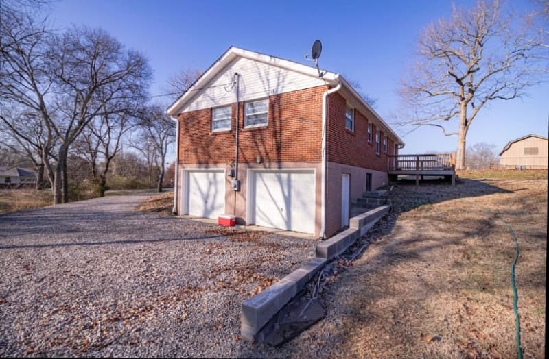 Madison House: 1002 Jasperson Drive