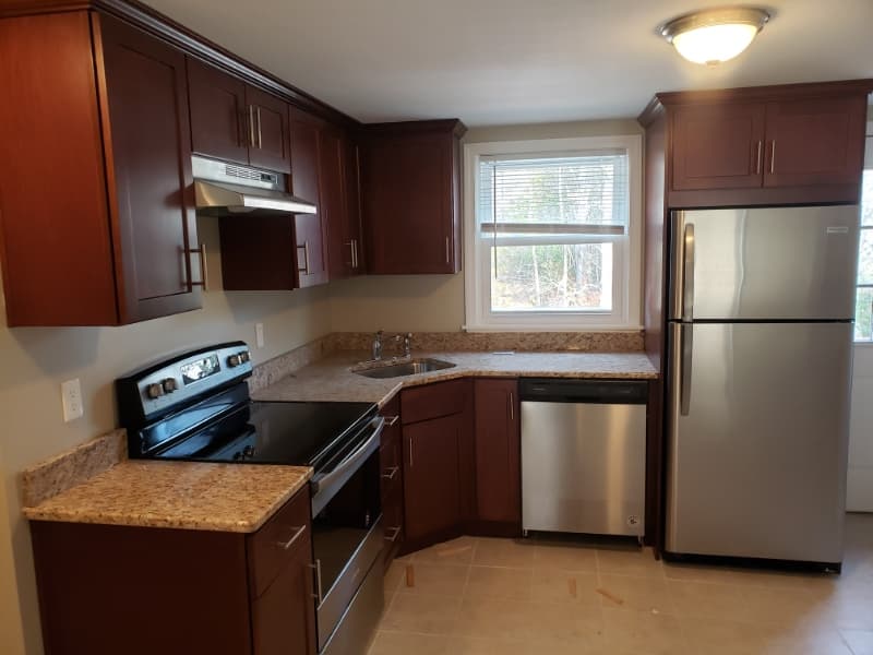 Middleboro Apartment: 82 E Grove St
