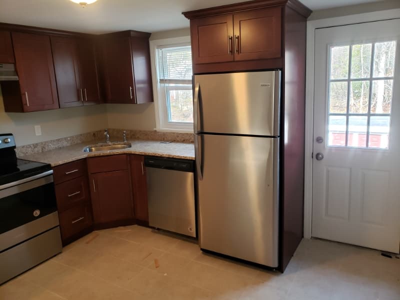 Middleboro Apartment: 82 E Grove St