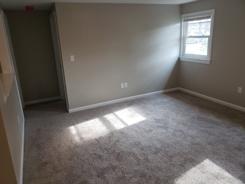 Middleboro Apartment: 82 E Grove St