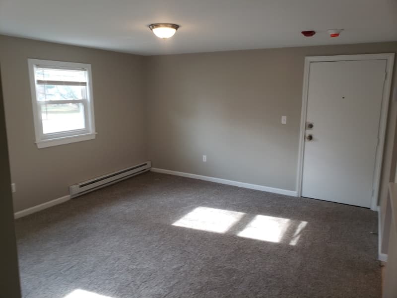 Middleboro Apartment: 82 E Grove St