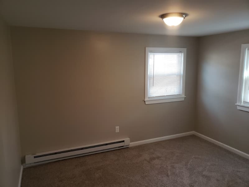 Middleboro Apartment: 82 E Grove St