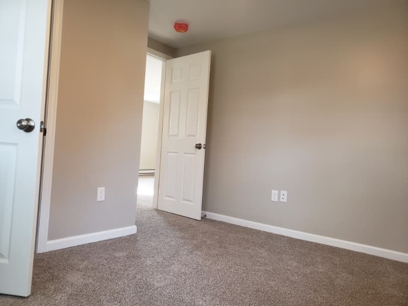 Middleboro Apartment: 82 E Grove St