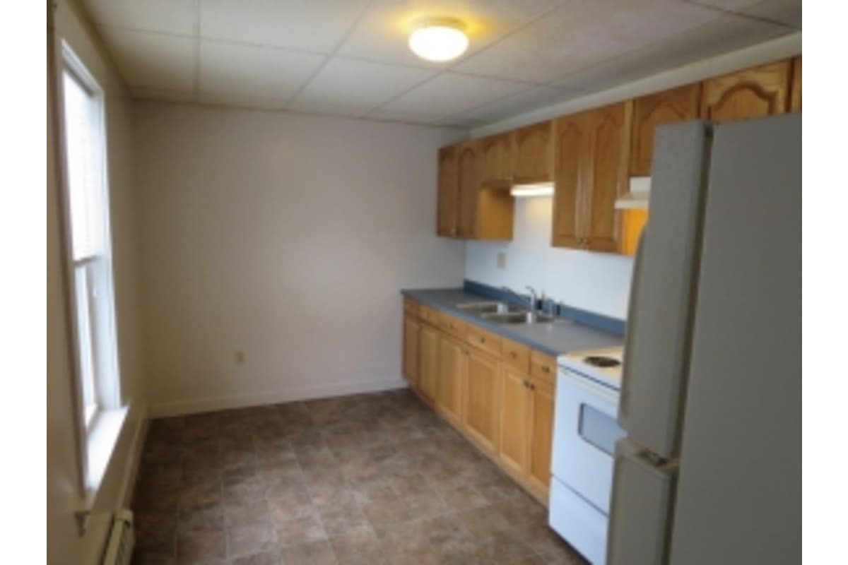 laconia Apartment: 68 Batchelder Street # 3
