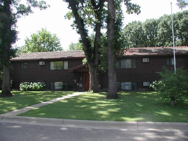 Winnebago Apartment: 650 1st Ave NW