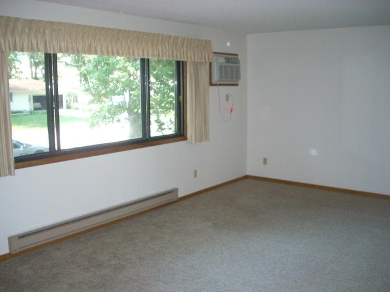 Winnebago Apartment: 650 1st Ave NW