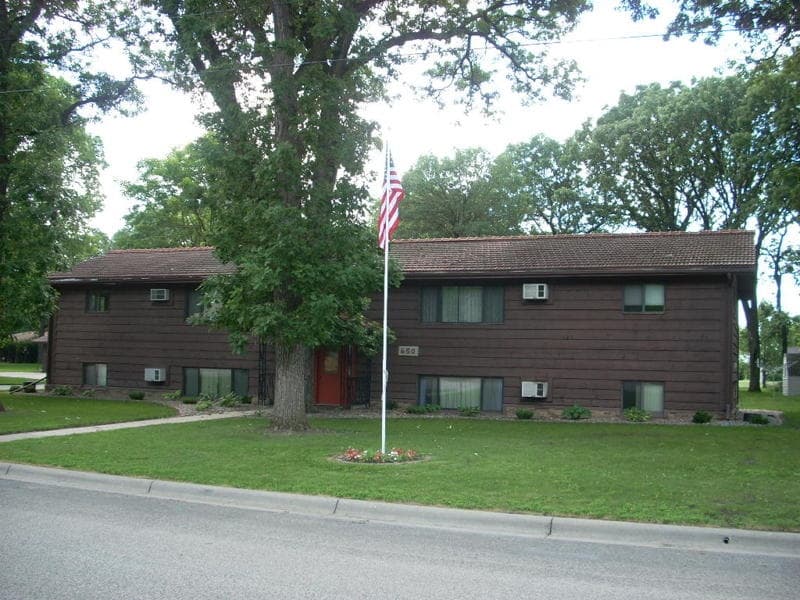 Winnebago Apartment: 650 1st Ave NW