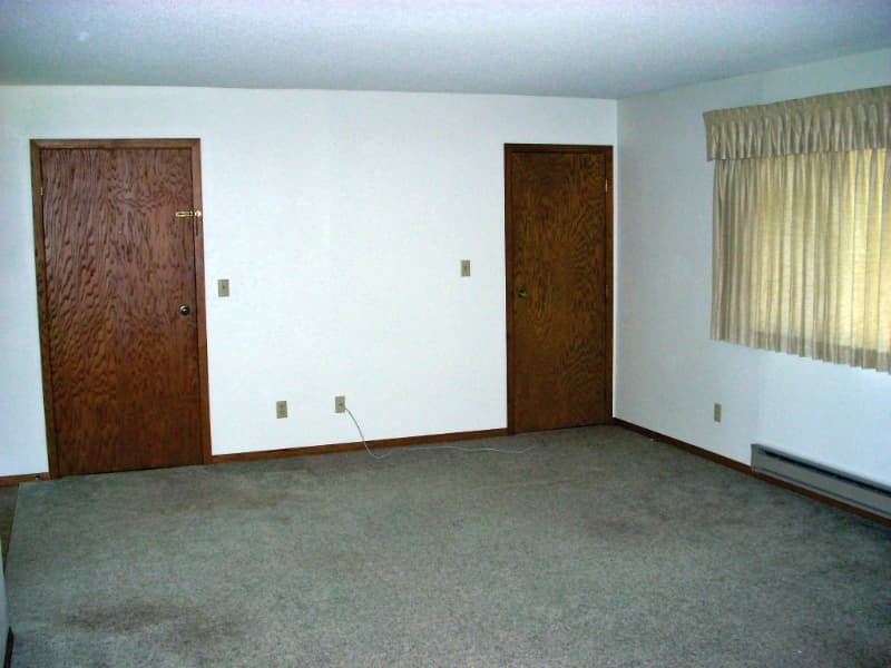 Winnebago Apartment: 650 1st Ave NW