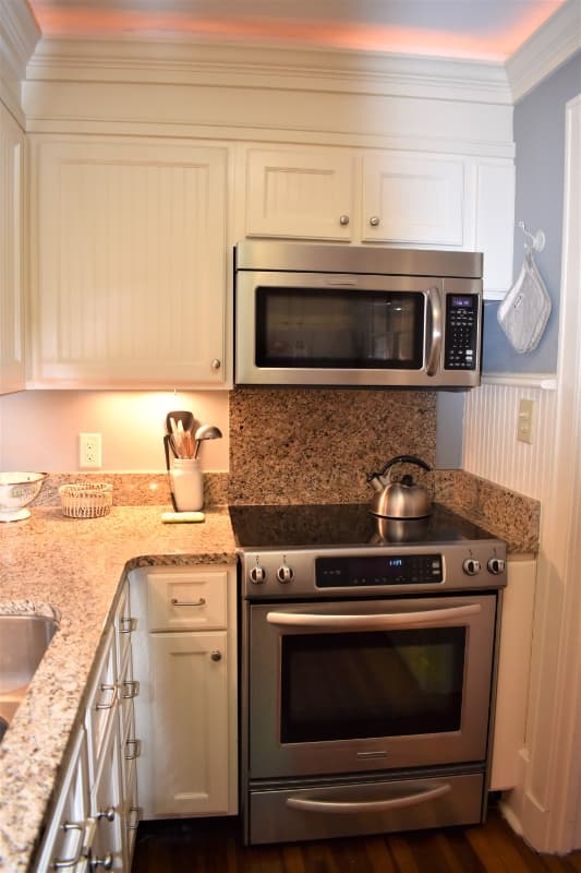 Charleston Apartment: 67 Legare St