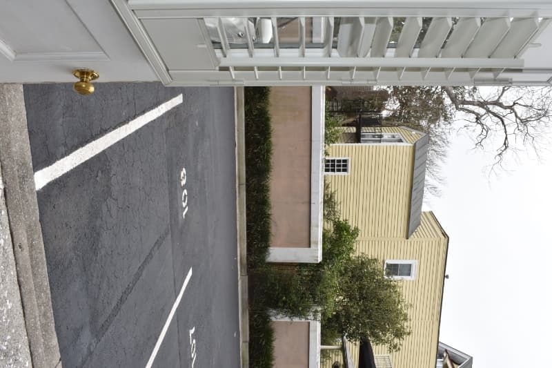 Charleston Apartment: 67 Legare St