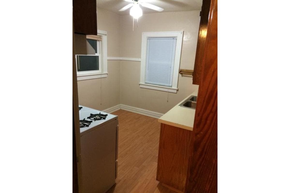 East Peoria House: 207 Almiron St