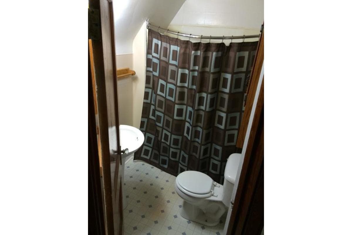 East Peoria House: 207 Almiron St