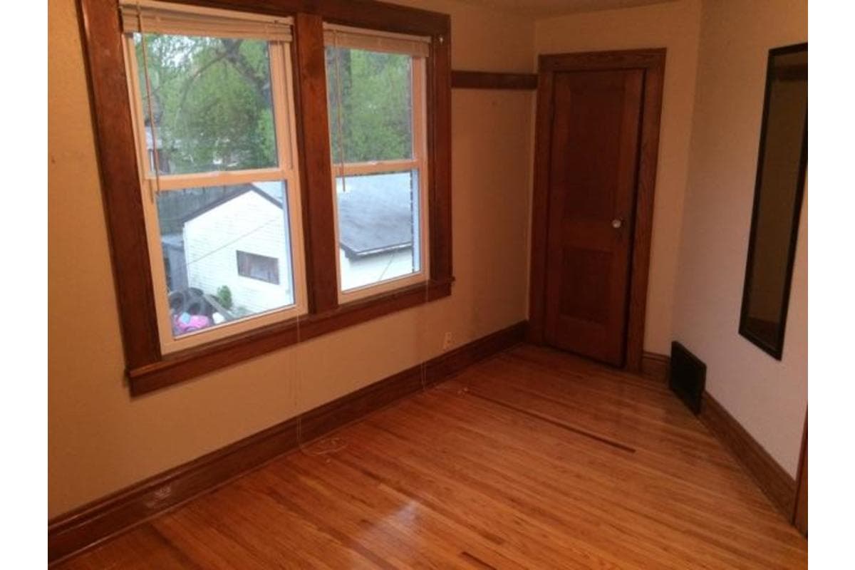 East Peoria House: 207 Almiron St