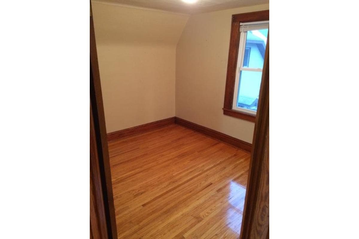 East Peoria House: 207 Almiron St