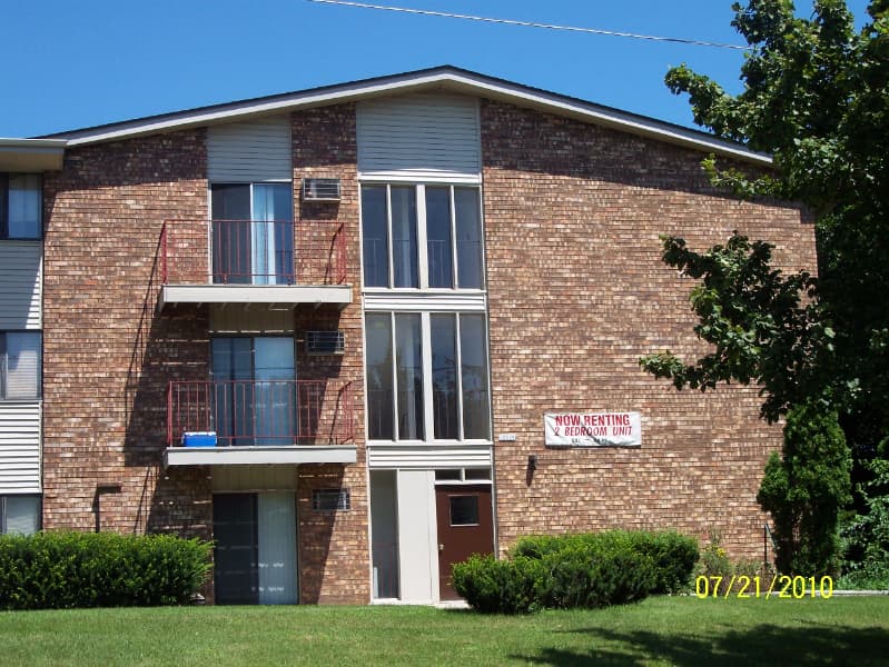 MILWAUKEE Multiplex: 10628 West Bobolink Ave