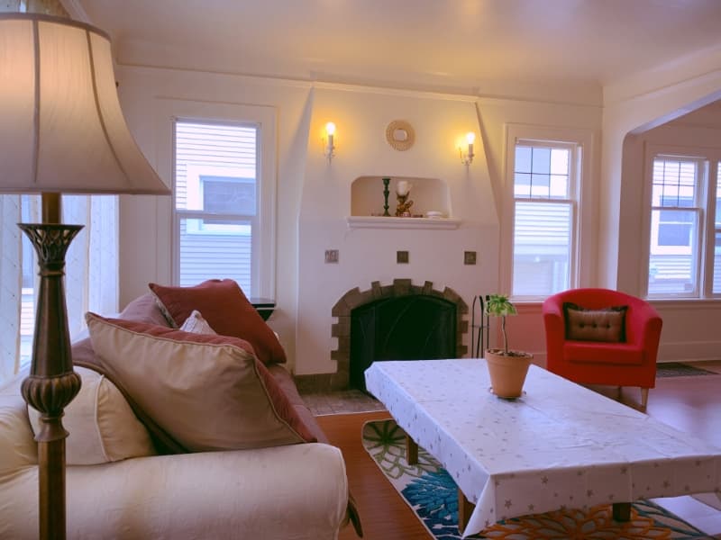 Seattle House: 2401 Boylston Ave E
