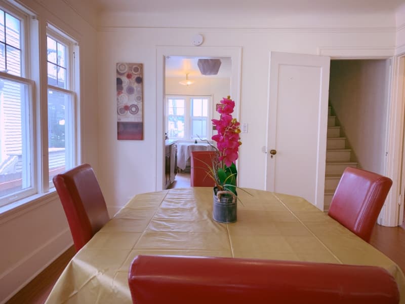 Seattle House: 2401 Boylston Ave E
