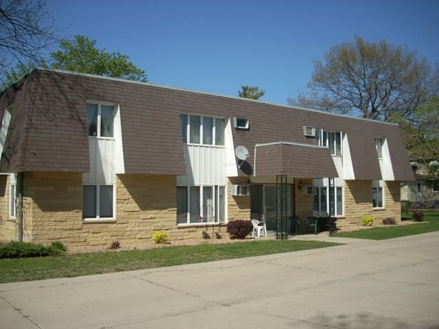 Amboy Multiplex: 425 W Maine St