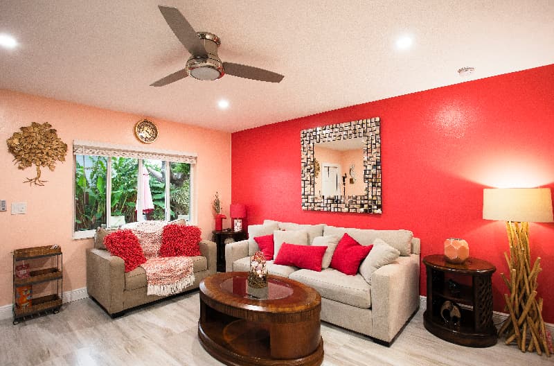 Hollywood Apartment: 1930 Grant St