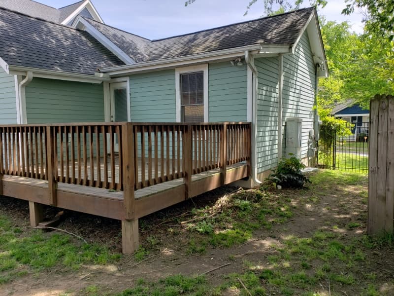 Raleigh House: 591 E Cabarrus St