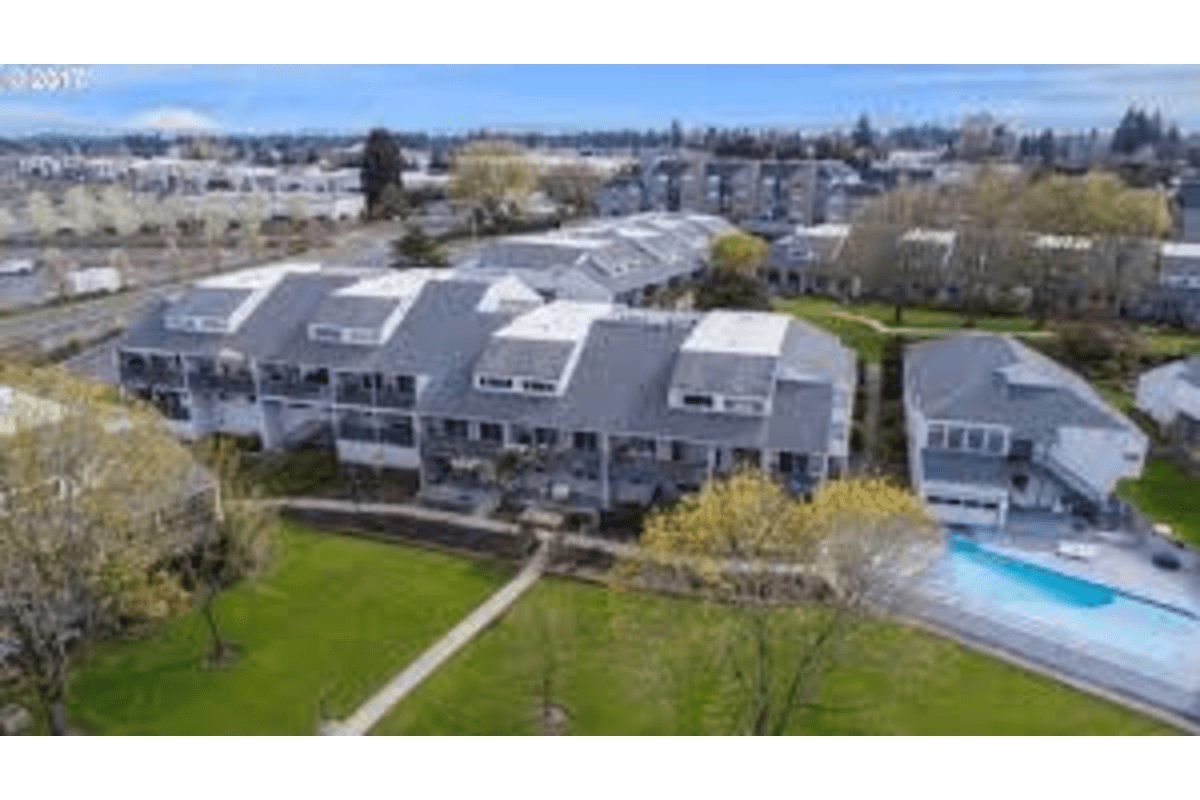 Vancouvere Condo: 405 NE 85th St
