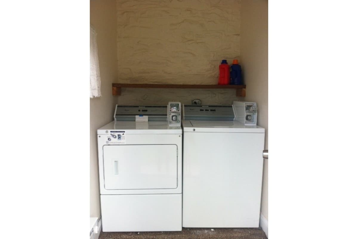 Jenkintown Apartment: 266 Shelmire St
