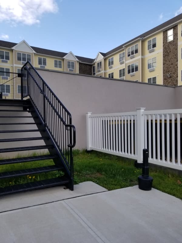 Somerset Apartment: 510 Hamilton St