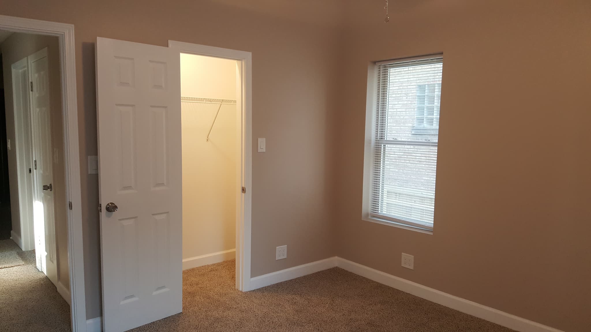 Chicago Apartment: 5357 W Leland Avenue