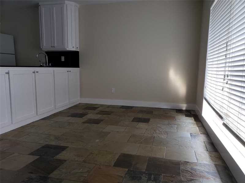 Houston Apartment: 2300 Park St