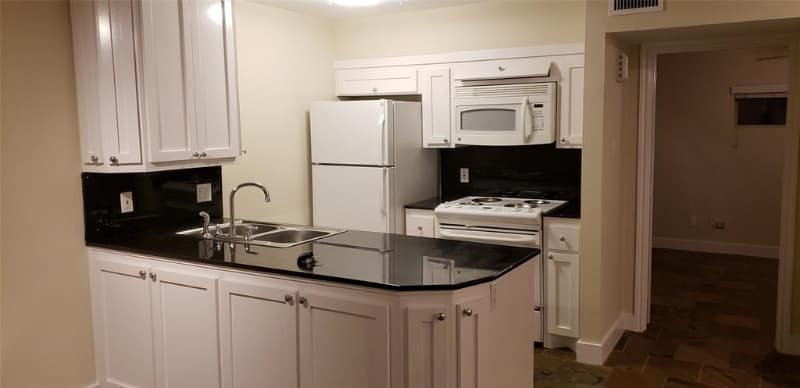 Houston Apartment: 2300 Park St