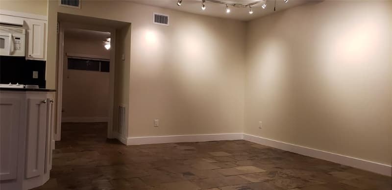 Houston Apartment: 2300 Park St
