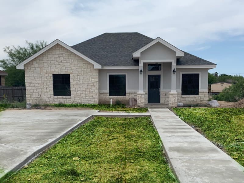 Eagle Pass House: 815 Alexander Dr
