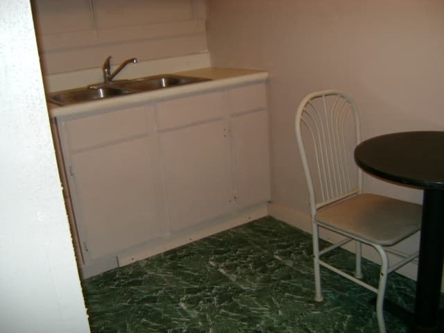 Tyler Apartment: 1943  C Cotten Rd