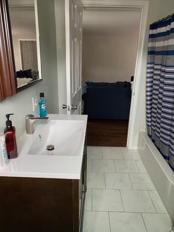 Exeter Apartment: 1172 Wyoming Ave
