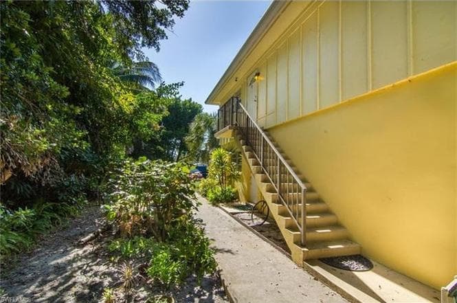 Naples Condo: 1219 Solana Rd