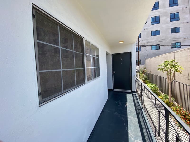Los Angeles Apartment: 254 S Normandie Ave