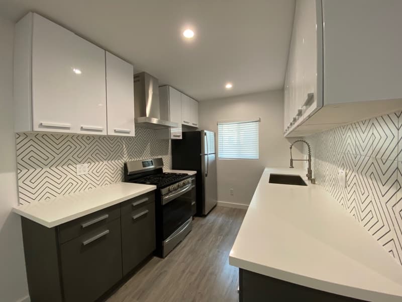 Los Angeles Apartment: 254 S Normandie Ave