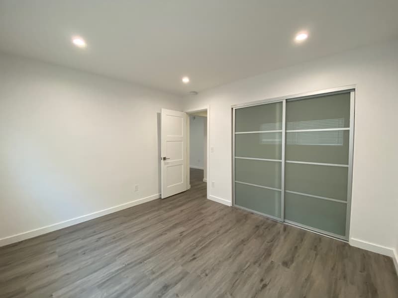 Los Angeles Apartment: 254 S Normandie Ave