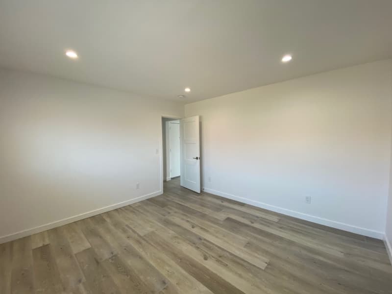Los Angeles Apartment: 254 S Normandie Ave