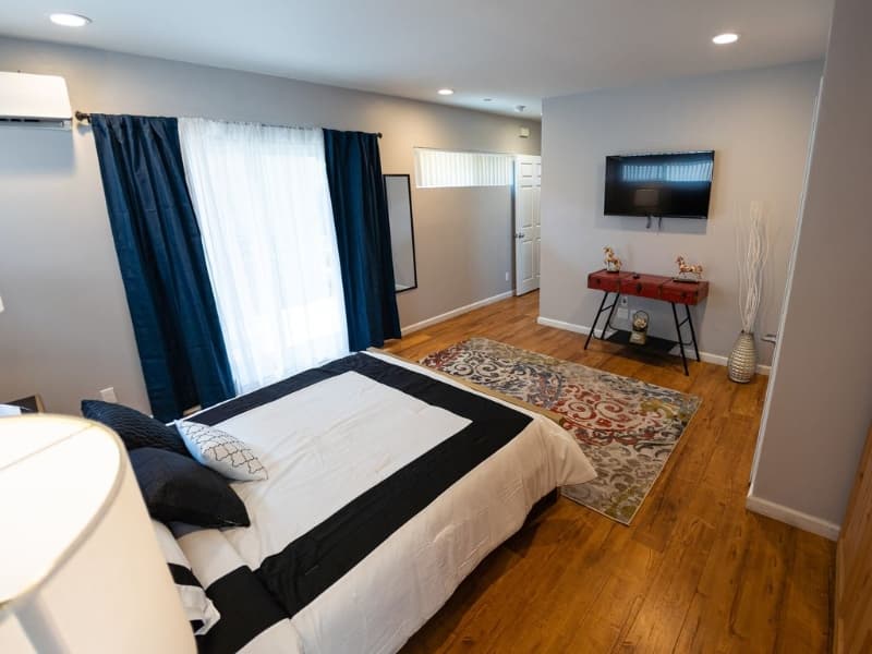 North Hollywood House: 10809 Hartsook St
