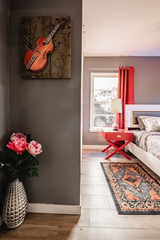 North Hollywood House: 5147 Riverton Ave
