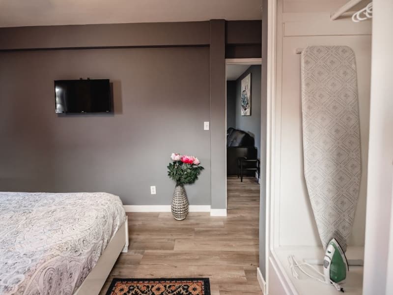 North Hollywood House: 5147 Riverton Ave